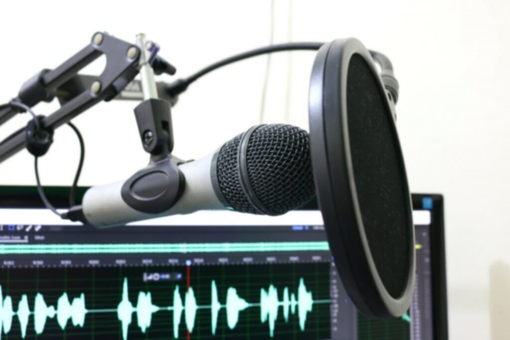 measuring sound through microphones